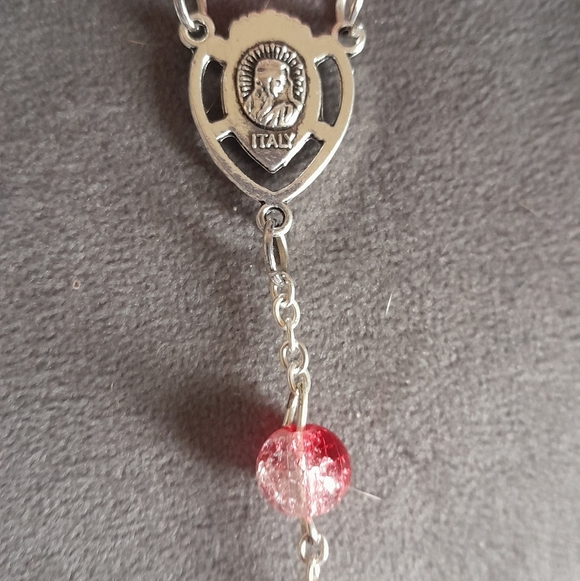 Red and White Crackle 8mm Sacred Heart Chaplet Rosary - Picture 5 of 6